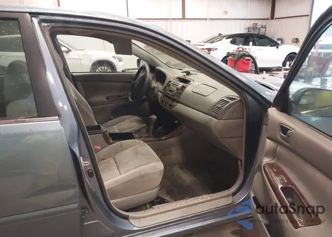 2004 Toyota Camry Le/Xle/Se z USA, uszkodzony, nr VIN 4T1BE32K34U908186